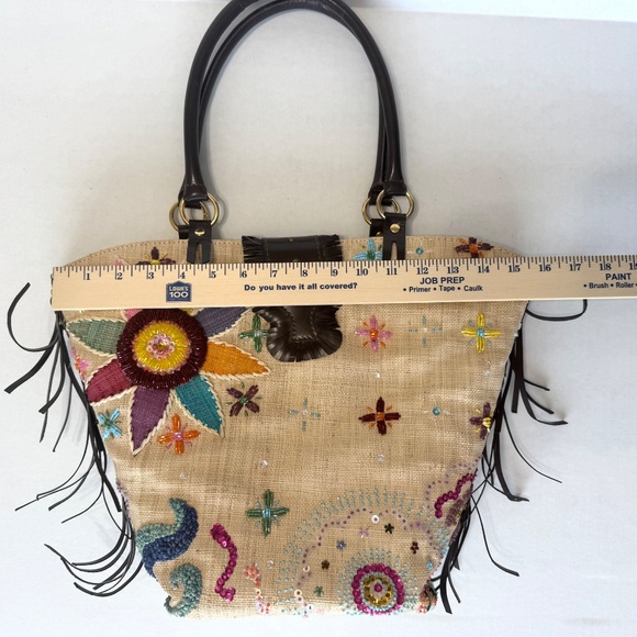 Charm and Luck Straw/Leather Summer Tote/Bag w/Side Fringe/Magnetic Closure - Picture 7 of 16